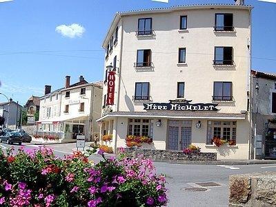 Hotel De La Mere Michelet Confolens Ngoại thất bức ảnh